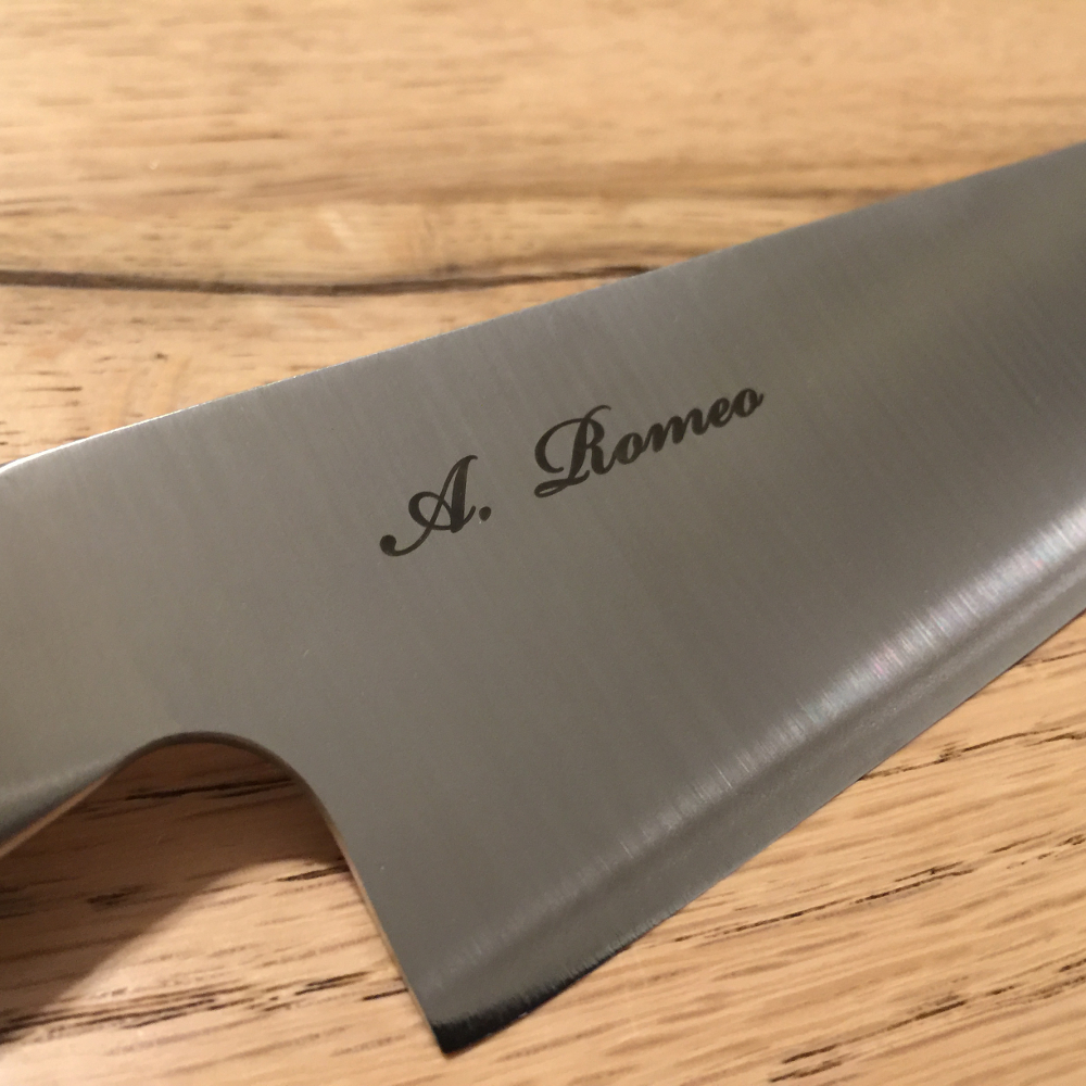 Incisione su coltello Global G2